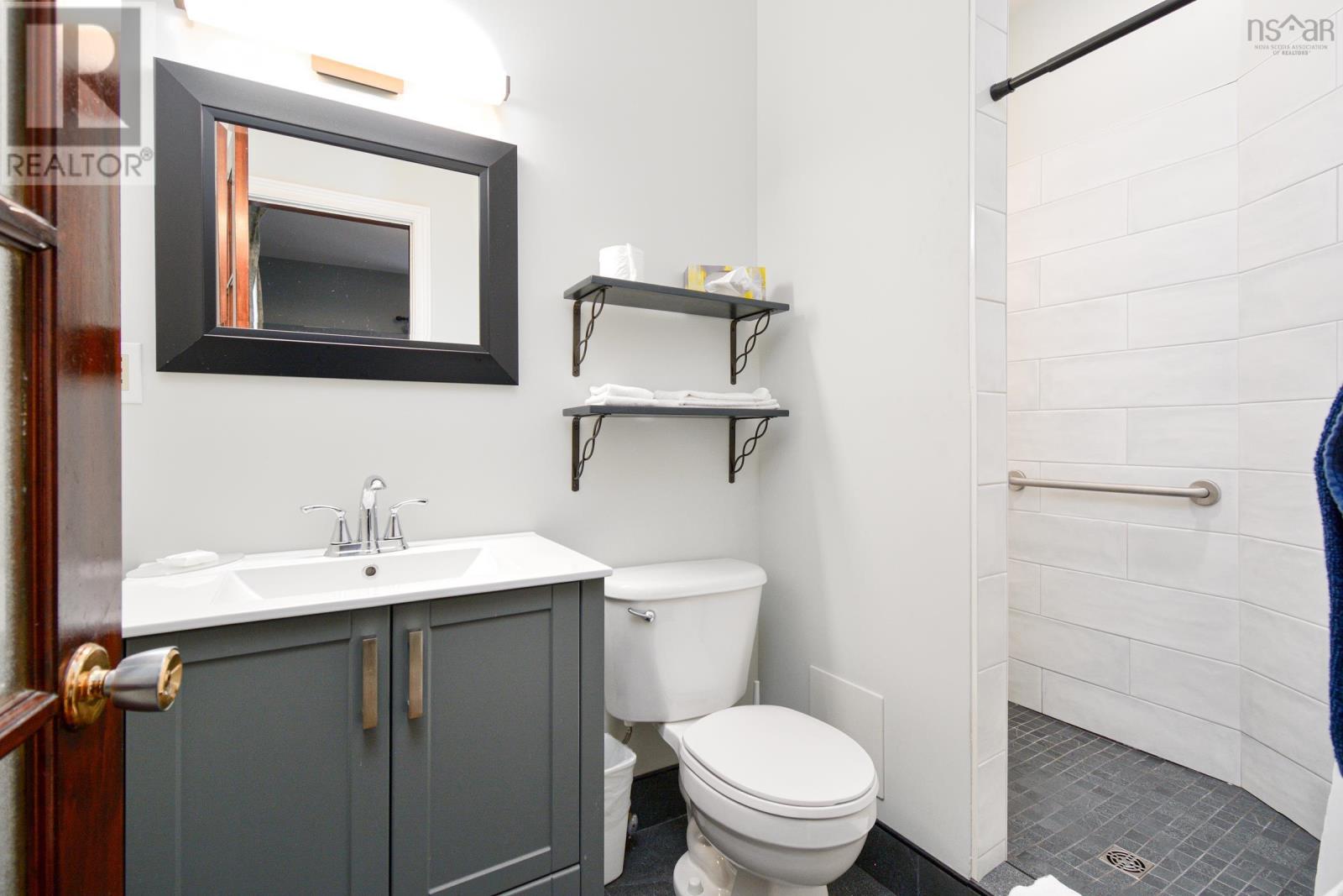 10 Pitt Street, Sydney, Nova Scotia  B1P 5X3 - Photo 39 - 202501171