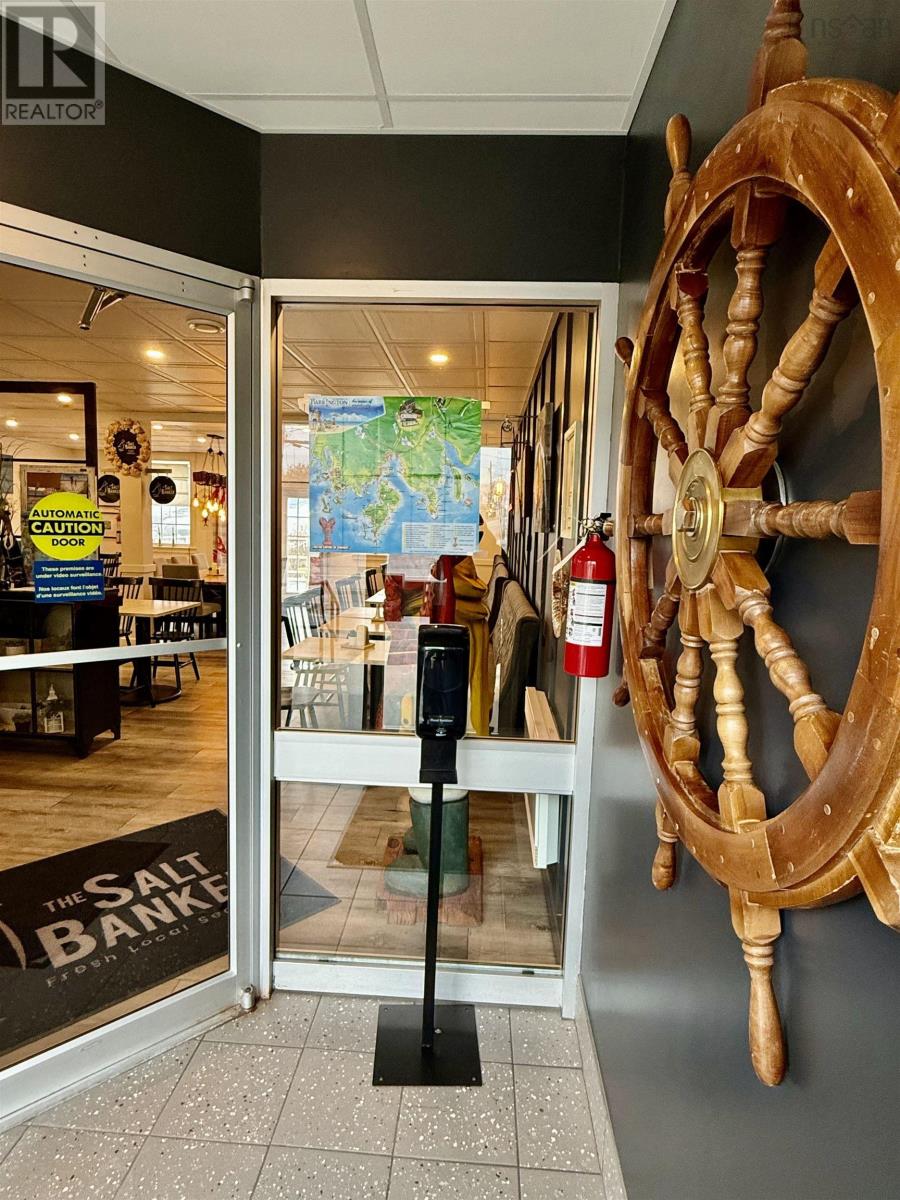 2732 Main Street, Clark's Harbour, Nova Scotia  B0W 1P0 - Photo 7 - 202502052