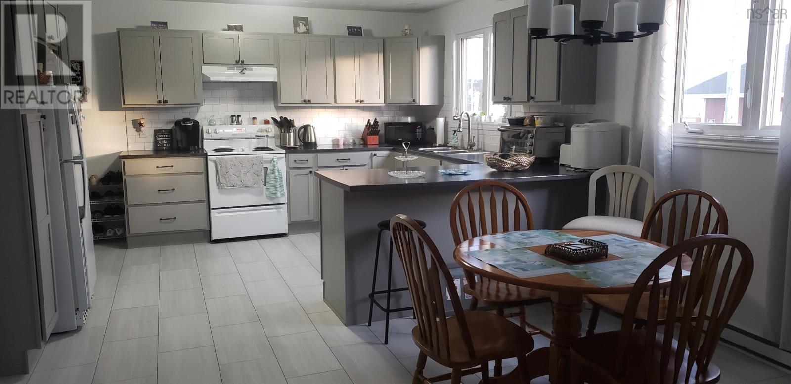 11 Toulouse Street, St. Peter's, Nova Scotia  B0E 3B0 - Photo 5 - 202503425