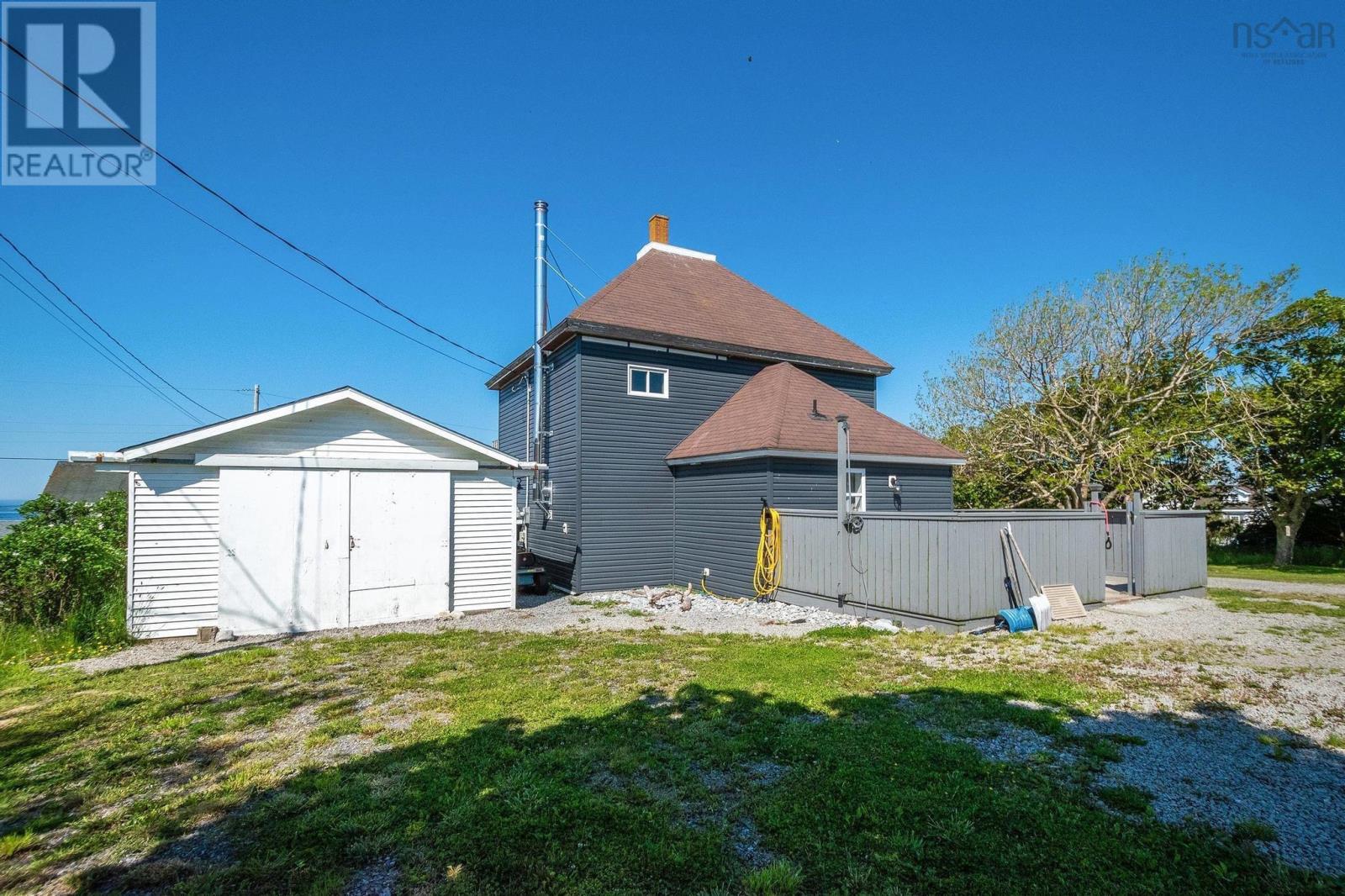 1 Atlantic Street, Clark's Harbour, Nova Scotia  B0W 1P0 - Photo 2 - 202506896