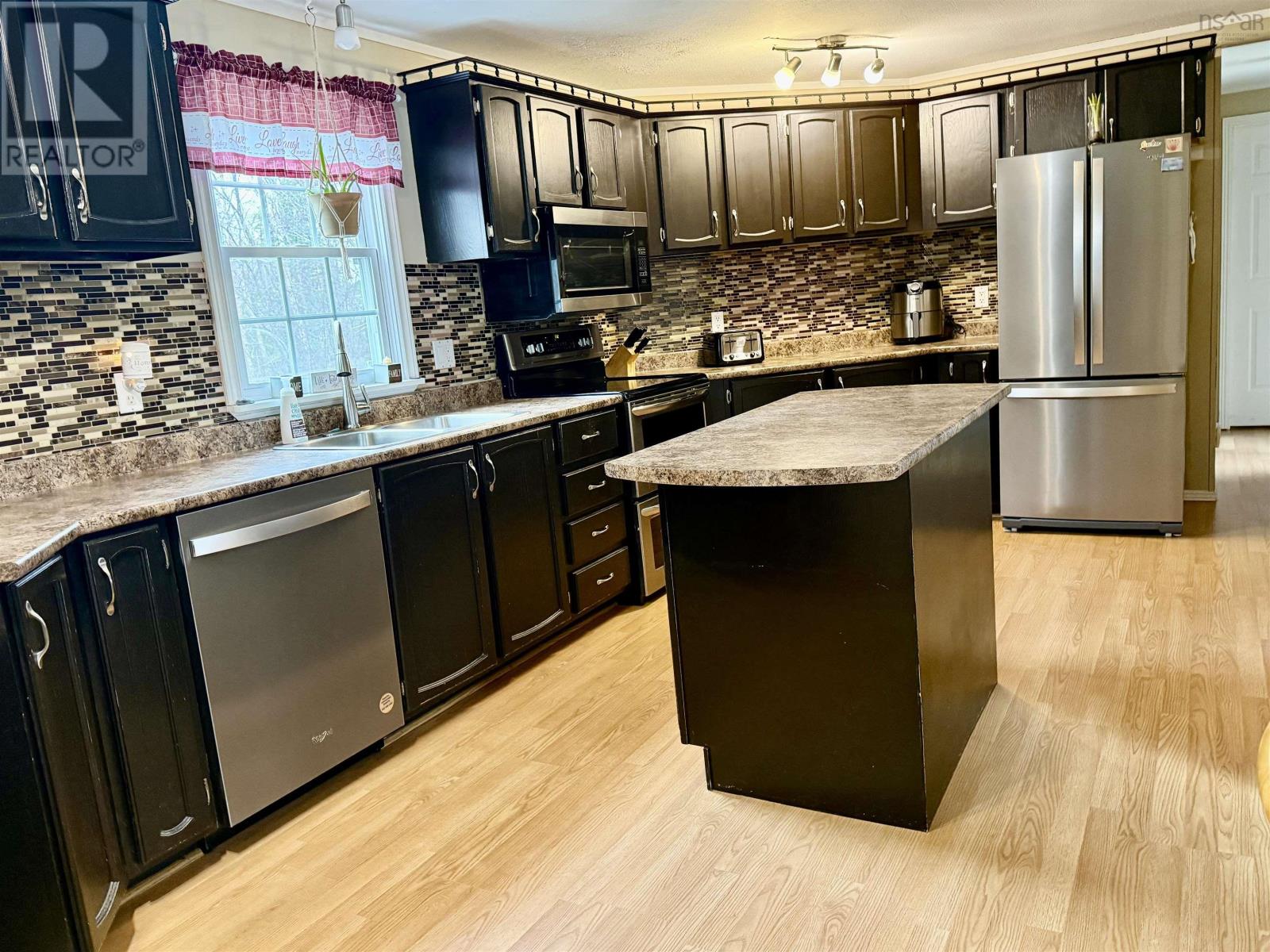 11 Forest View Drive, Barrington Passage, Nova Scotia  B0W 1E0 - Photo 5 - 202507816