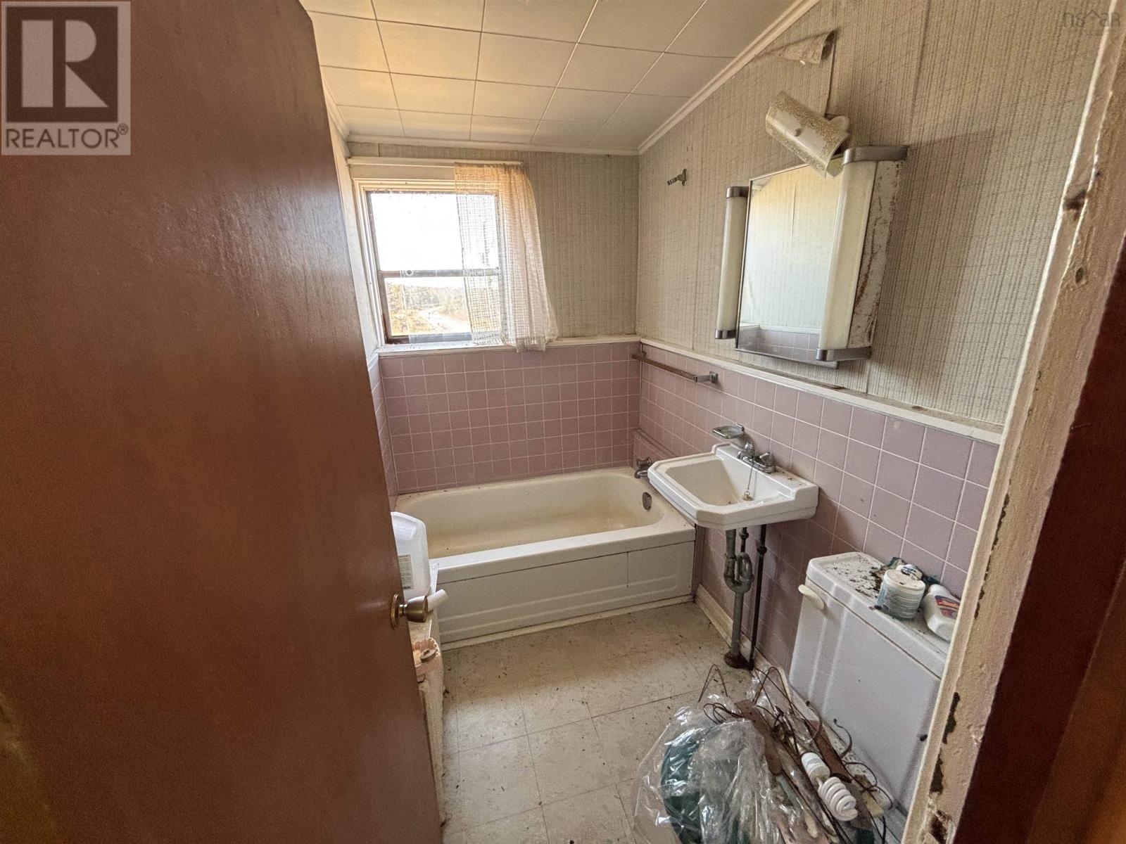 934 Mira Bay Drive, Catalone Gut, Nova Scotia  B1C 2B8 - Photo 12 - 202508086