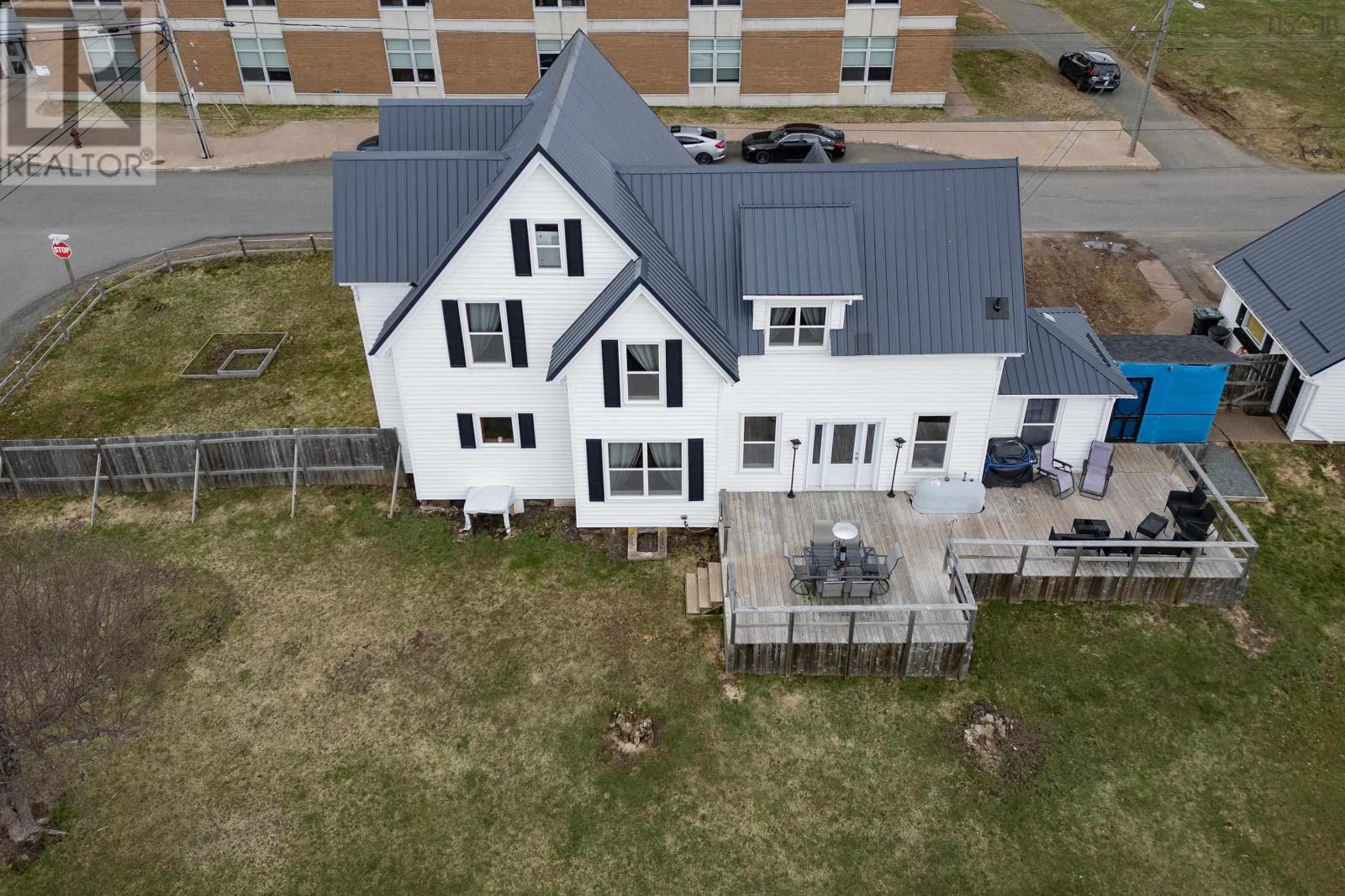 85 Church Street, Springhill, Nova Scotia  B0M 1X0 - Photo 3 - 202508566