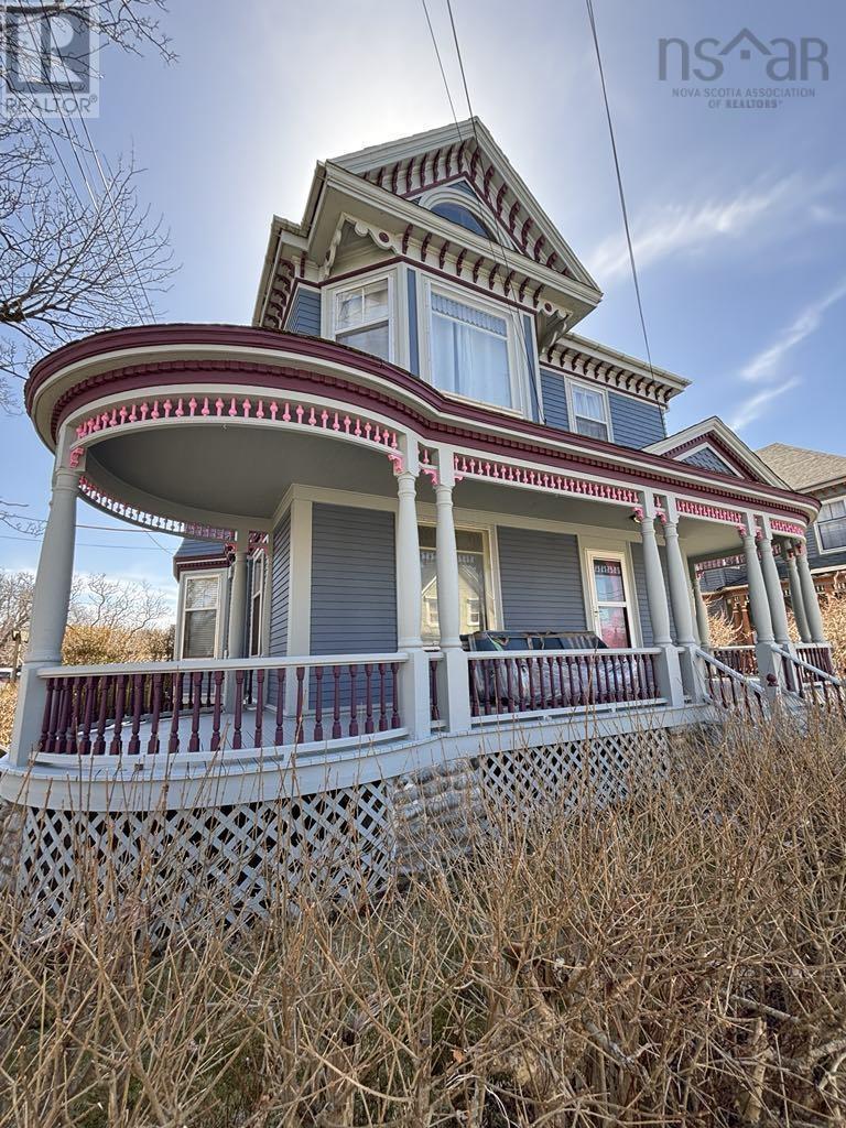 67 Cliff Street, Yarmouth, Nova Scotia  B5A 3J1 - Photo 1 - 202509286