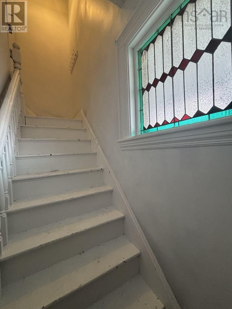 67 Cliff Street, Yarmouth, Nova Scotia  B5A 3J1 - Photo 2 - 202509286