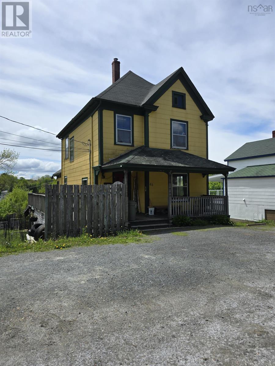 63 Elm Street, Bridgewater, Nova Scotia  B4V 2V5 - Photo 1 - 202512438