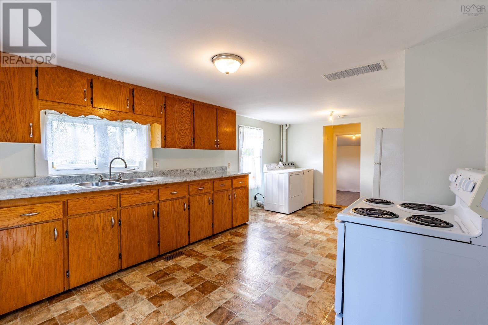 147 Chemin Des Cottreau Road, Wedgeport, Nova Scotia  B0W 3P0 - Photo 5 - 202512823