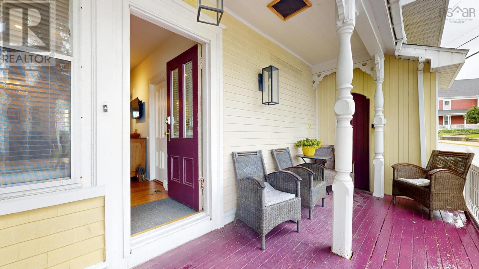 558 Main Street, Mahone Bay, Nova Scotia  B0J 2E0 - Photo 3 - 202512873