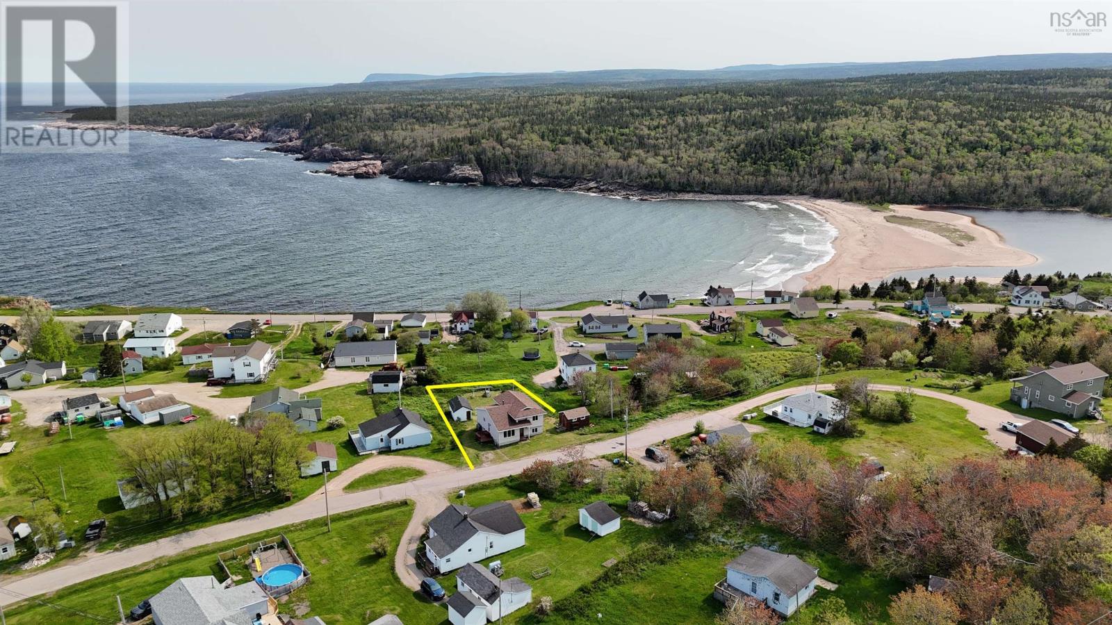 17 Cyrils Drive, Neils Harbour, Nova Scotia  B0C 1N0 - Photo 3 - 202514311