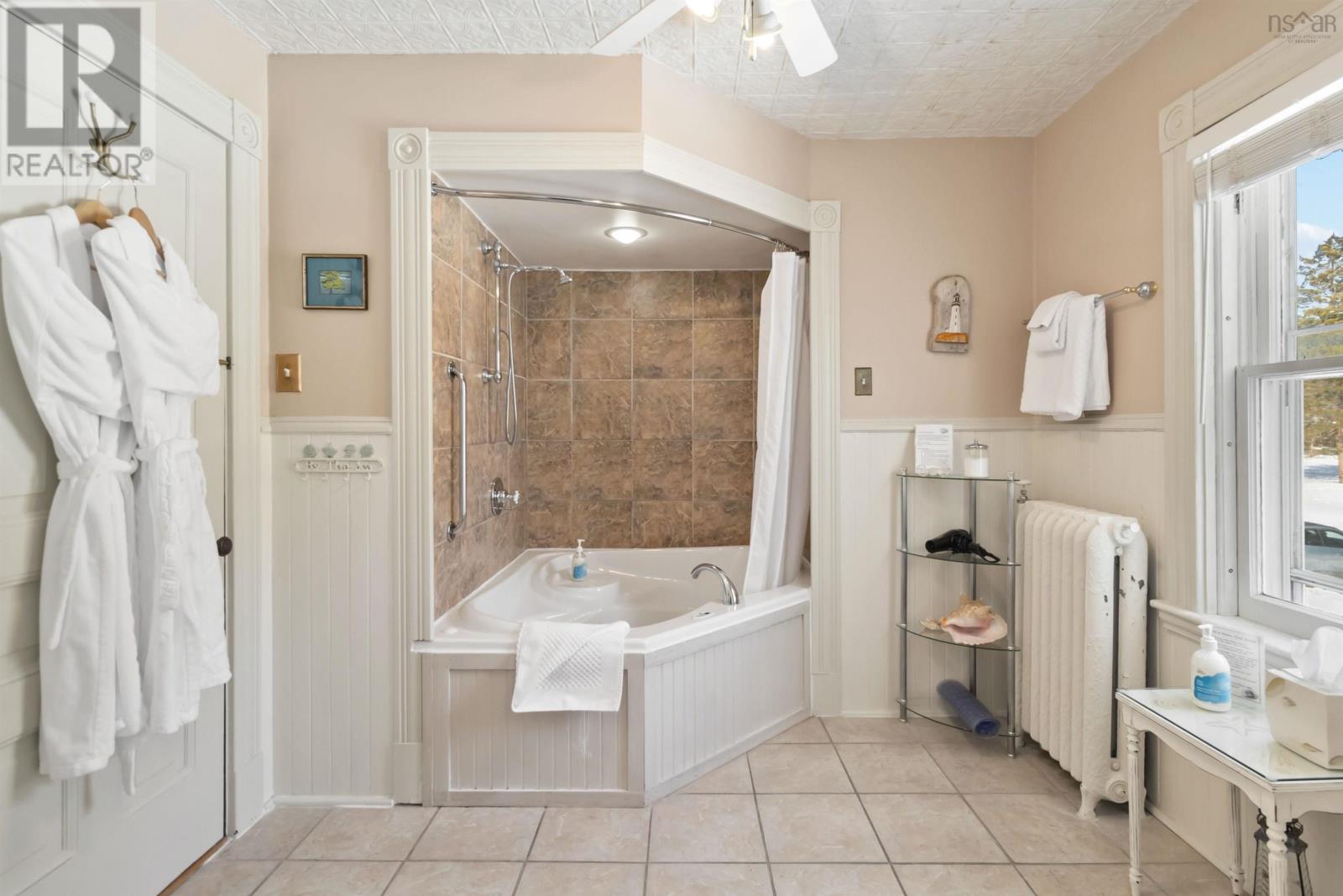 66 Mcdonald Street, Lunenburg, Nova Scotia  B0J 2C0 - Photo 28 - 202516328