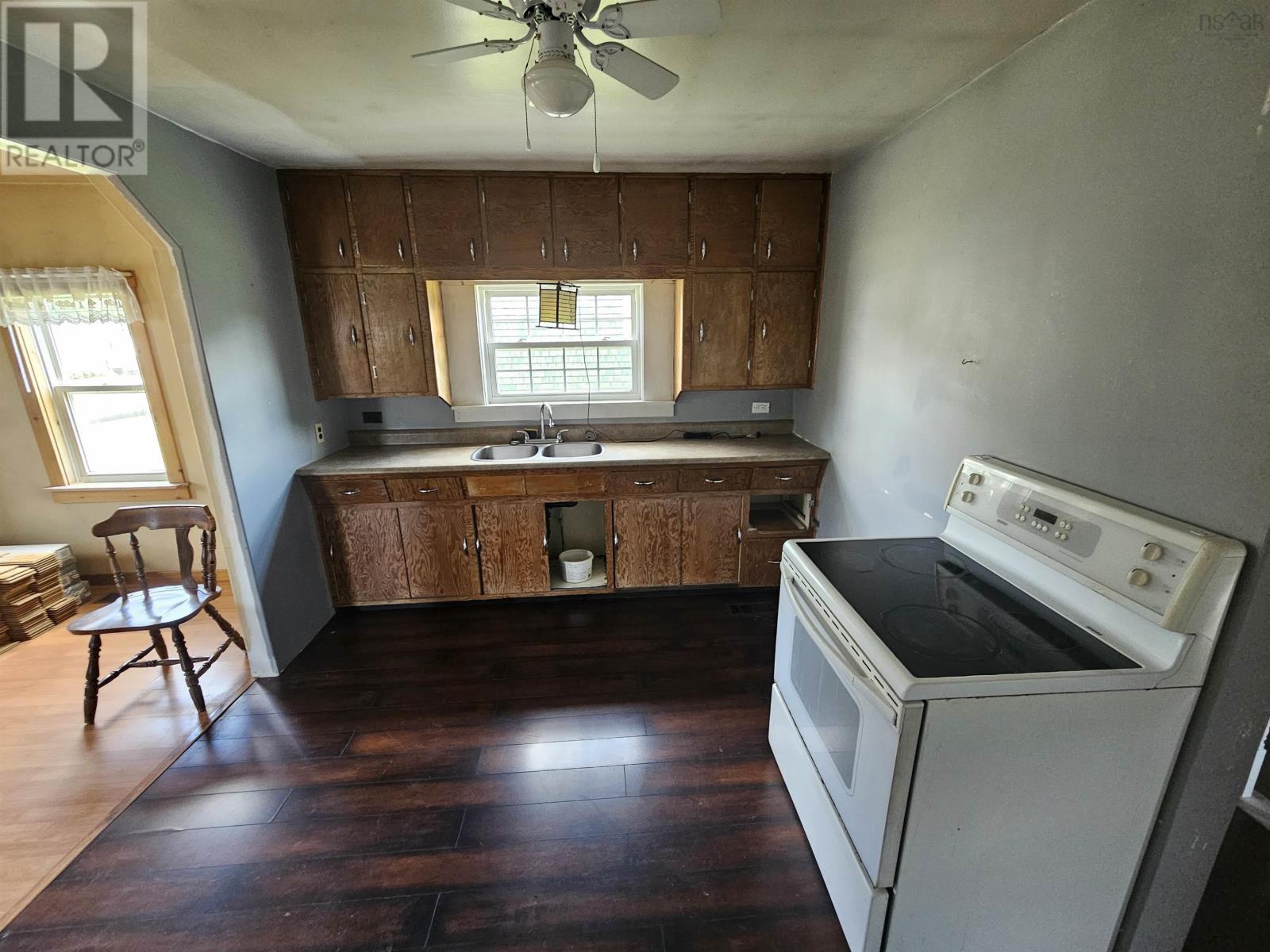 29 Cowan Street, Springhill, Nova Scotia  B0M 1X0 - Photo 10 - 202516659