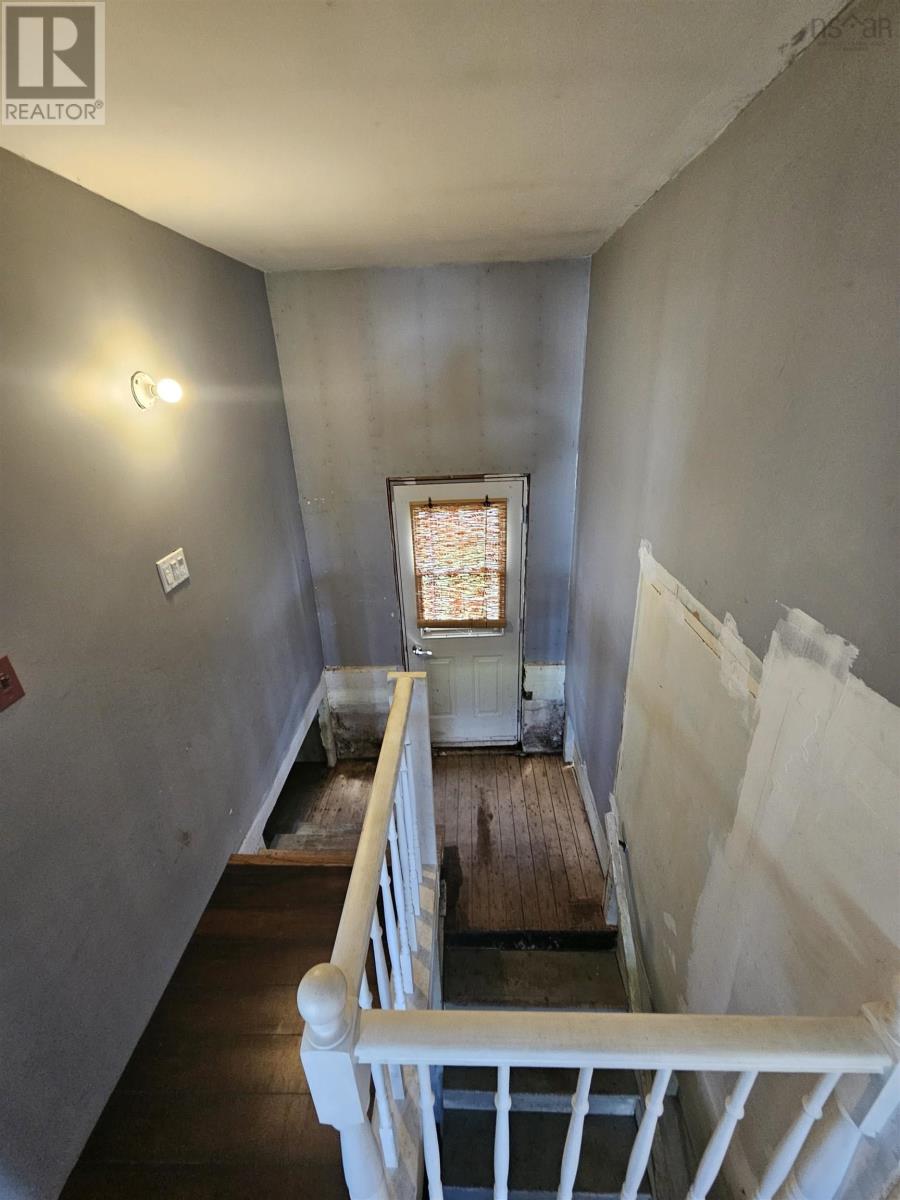 29 Cowan Street, Springhill, Nova Scotia  B0M 1X0 - Photo 11 - 202516659