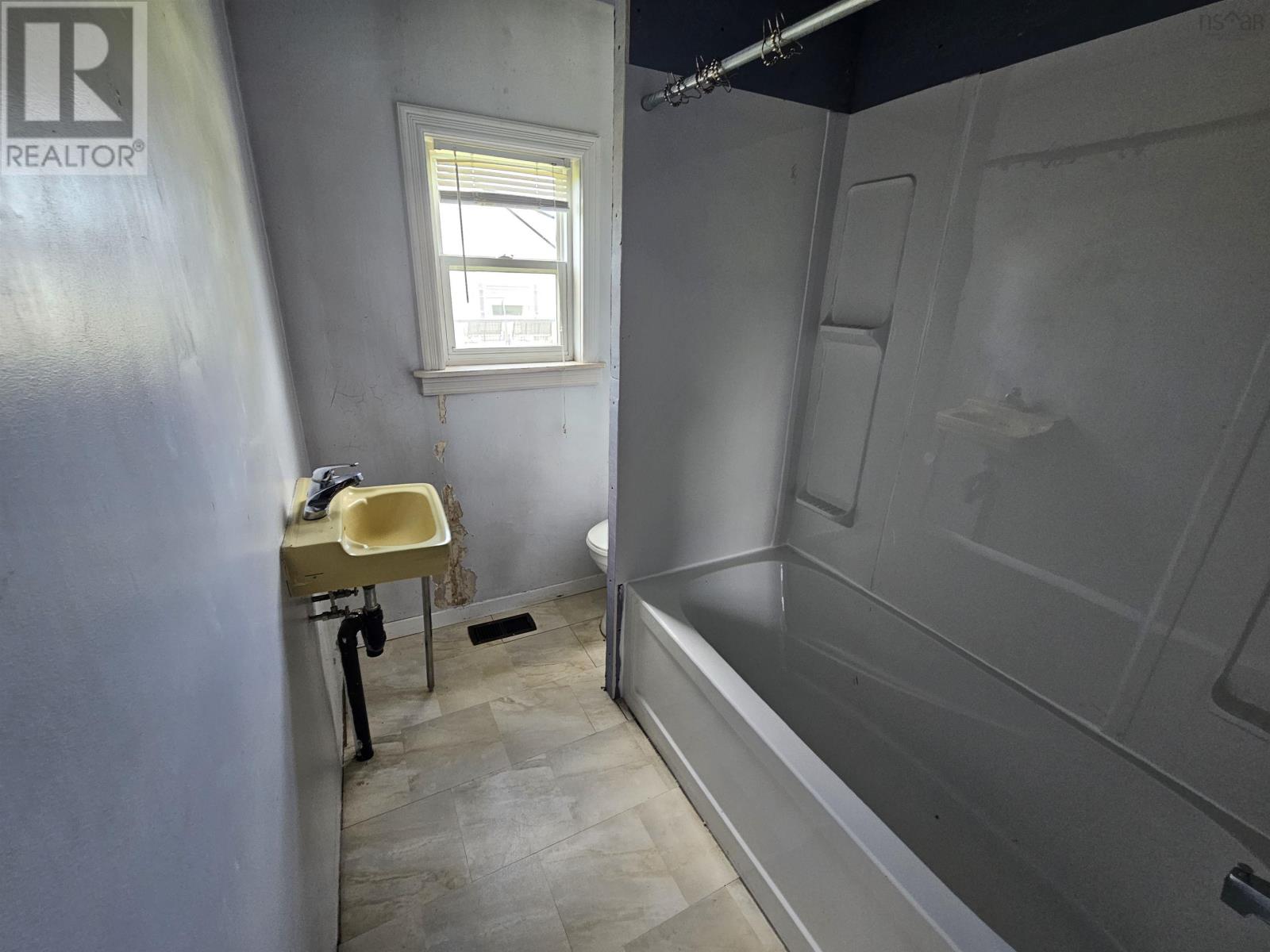 29 Cowan Street, Springhill, Nova Scotia  B0M 1X0 - Photo 13 - 202516659