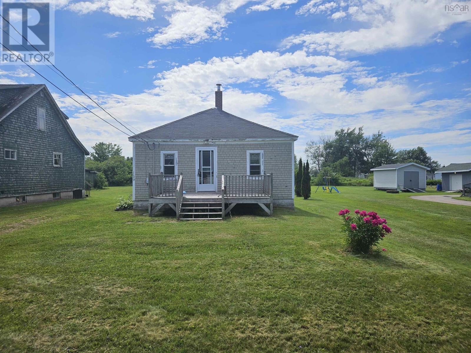 29 Cowan Street, Springhill, Nova Scotia  B0M 1X0 - Photo 2 - 202516659