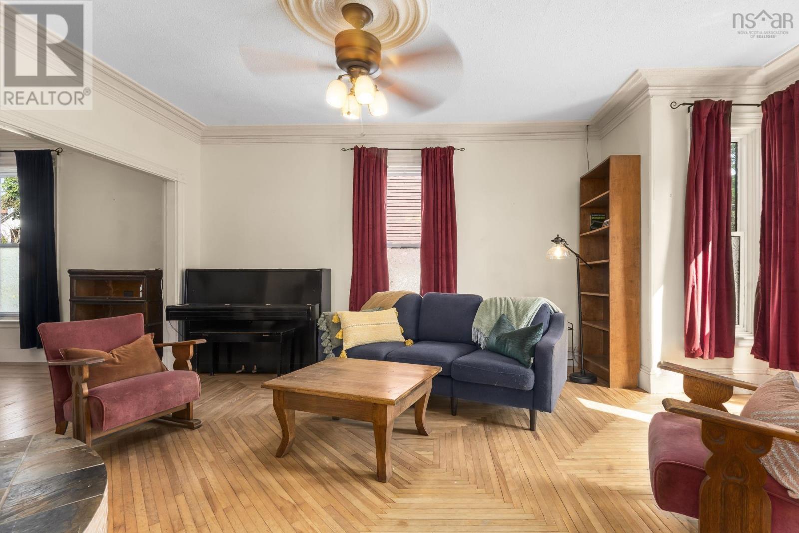 328 King Street, Windsor, Nova Scotia  B0N 2T0 - Photo 3 - 202519183