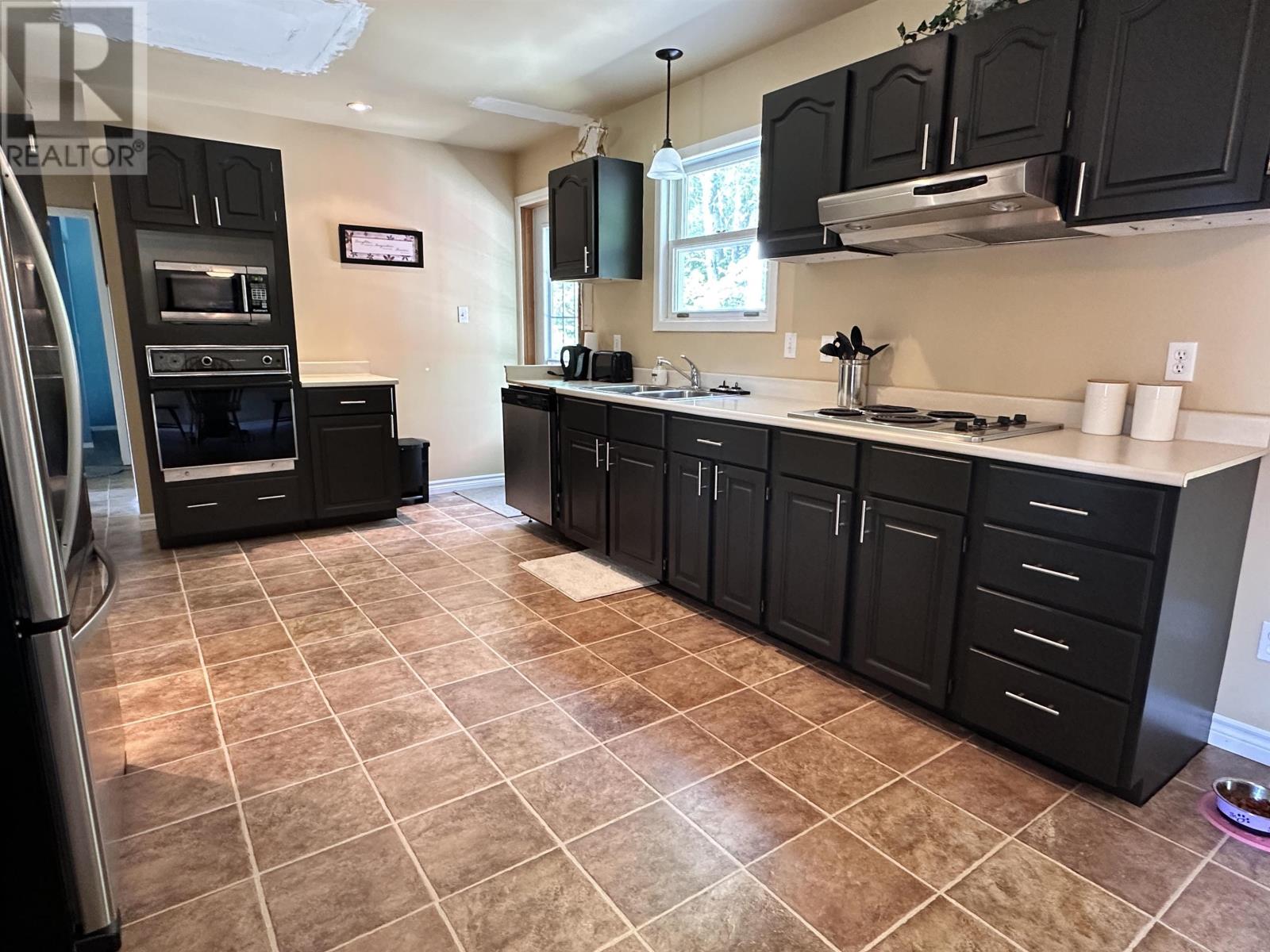 41 James Street, Brooklyn, Nova Scotia  B0J 1H0 - Photo 3 - 202519247