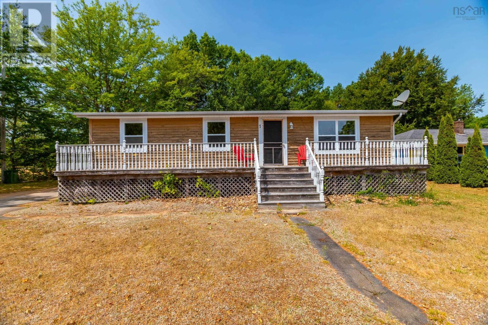 1 Pinecrest Drive, Middleton, Nova Scotia  B0S 1P0 - Photo 2 - 202520110