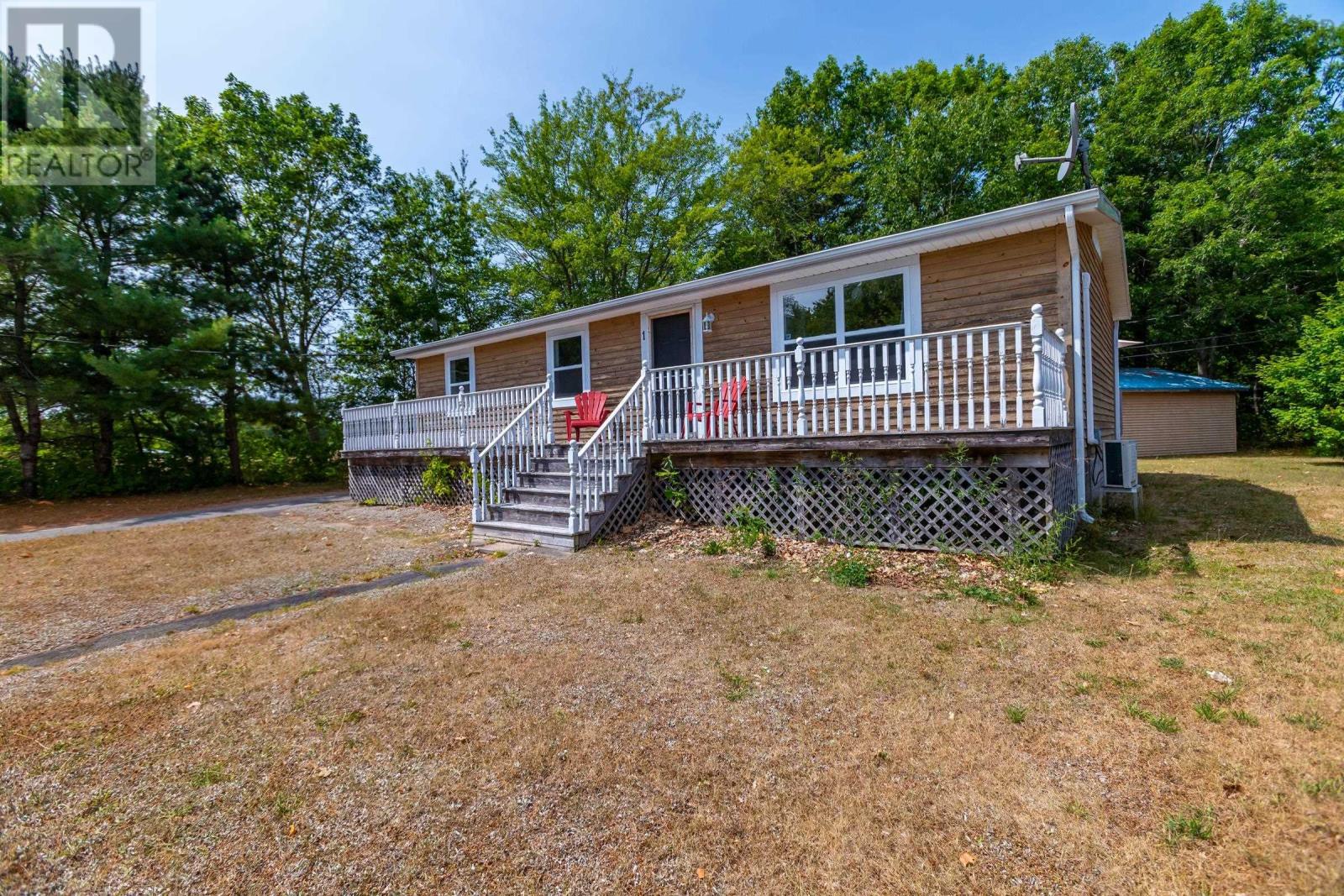 1 Pinecrest Drive, Middleton, Nova Scotia  B0S 1P0 - Photo 3 - 202520110