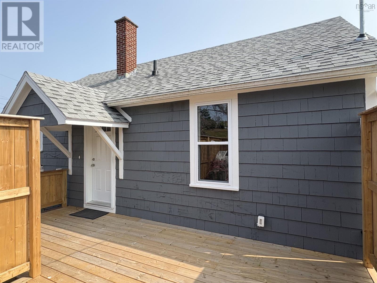 21 Marconi Street, Louisbourg, Nova Scotia  B1C 1K2 - Photo 3 - 202520808