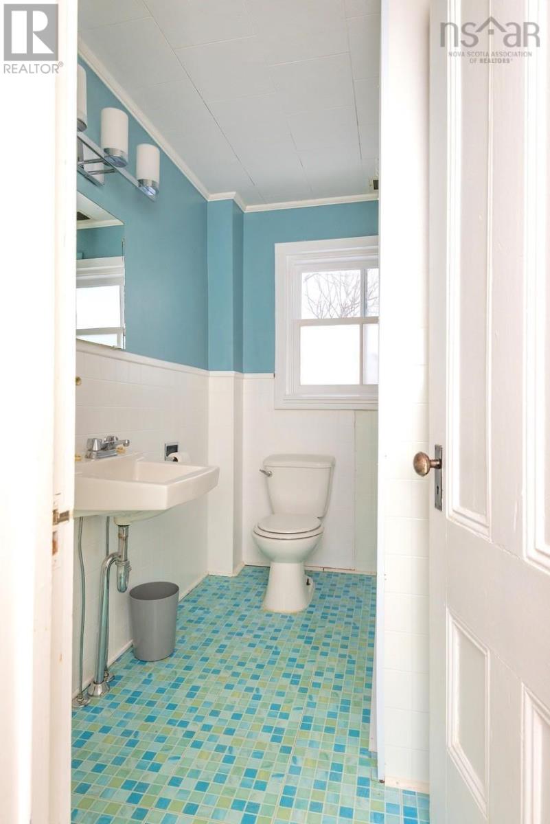 94 Hopson Street, Lunenburg, Nova Scotia  B0J 2C0 - Photo 11 - 202520946