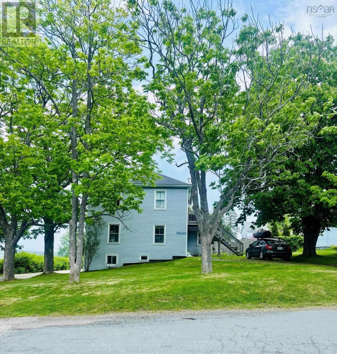 94 Hopson Street, Lunenburg, Nova Scotia  B0J 2C0 - Photo 2 - 202520946