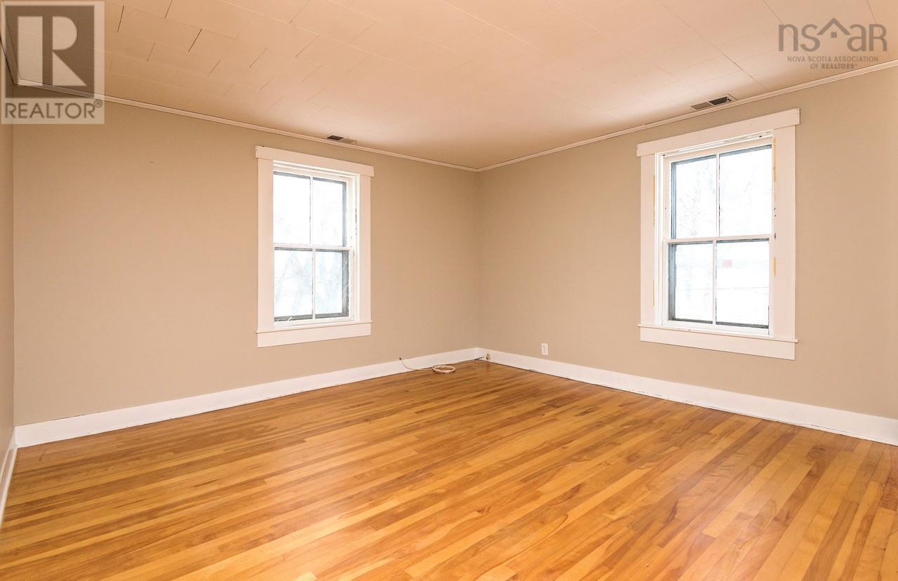 94 Hopson Street, Lunenburg, Nova Scotia  B0J 2C0 - Photo 4 - 202520946