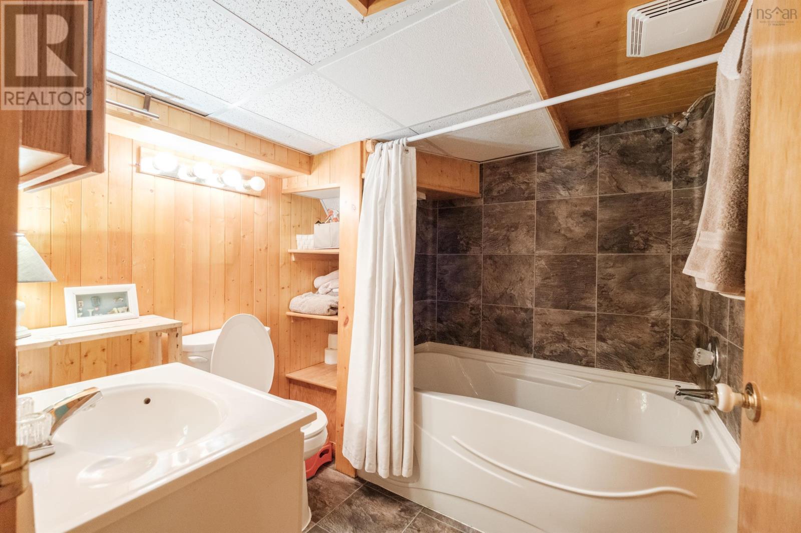 1645 St. Margaret's Bay Road, Timberlea, Nova Scotia  B3T 1B4 - Photo 33 - 202521682