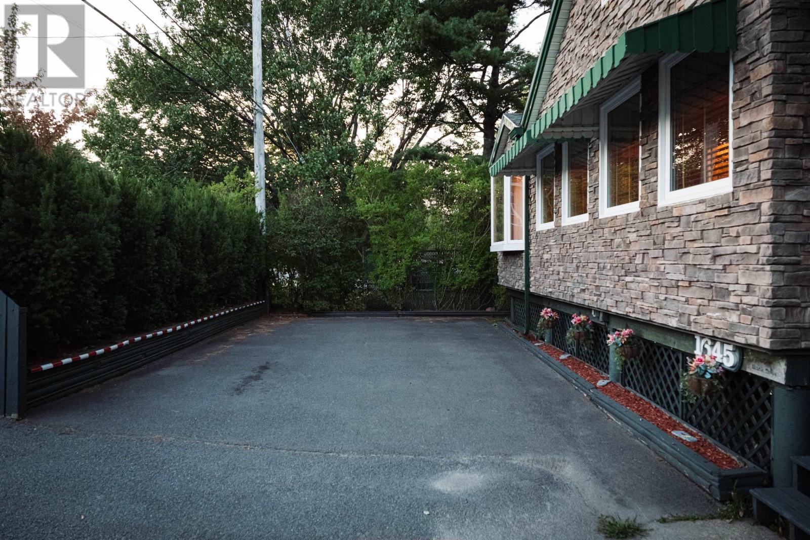 1645 St. Margaret's Bay Road, Timberlea, Nova Scotia  B3T 1B4 - Photo 4 - 202521682