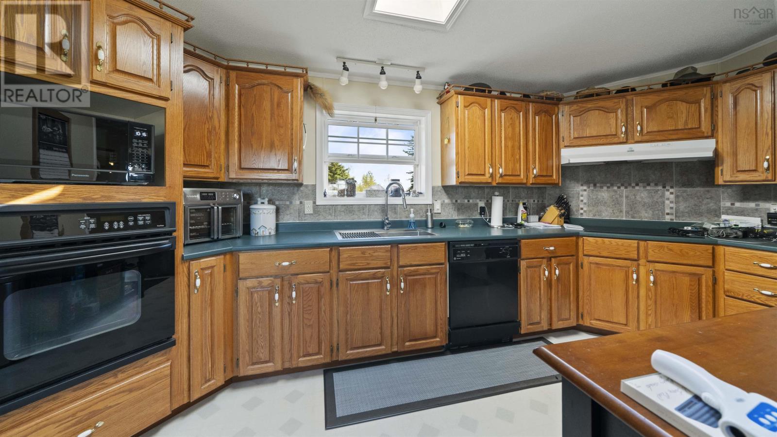 402 Johnson Road, Coldstream, Nova Scotia  B0N 2J0 - Photo 10 - 202521792