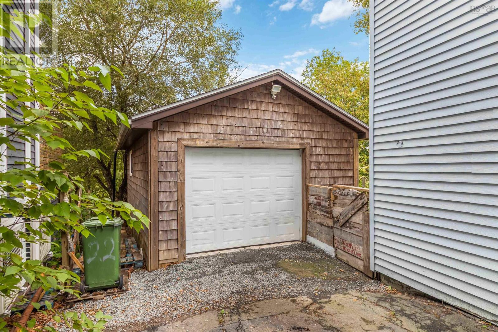 22 Rodney Road, Dartmouth, Nova Scotia  B2Y 3V5 - Photo 3 - 202521841