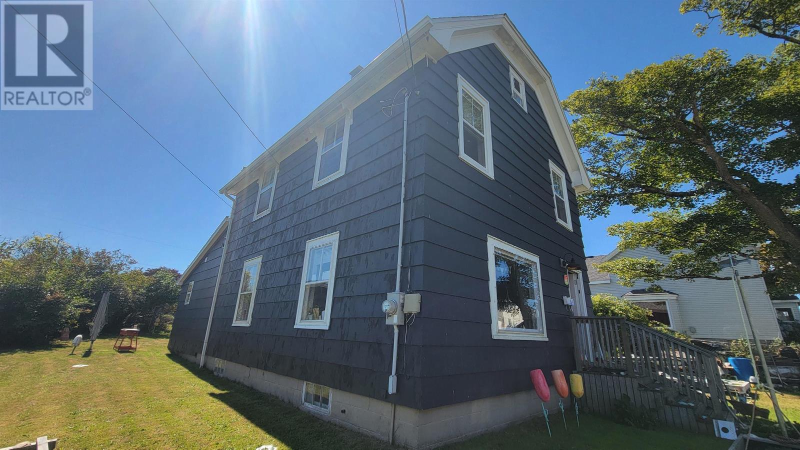 7 Butler Street, Yarmouth, Nova Scotia  B5A 3X7 - Photo 2 - 202521904