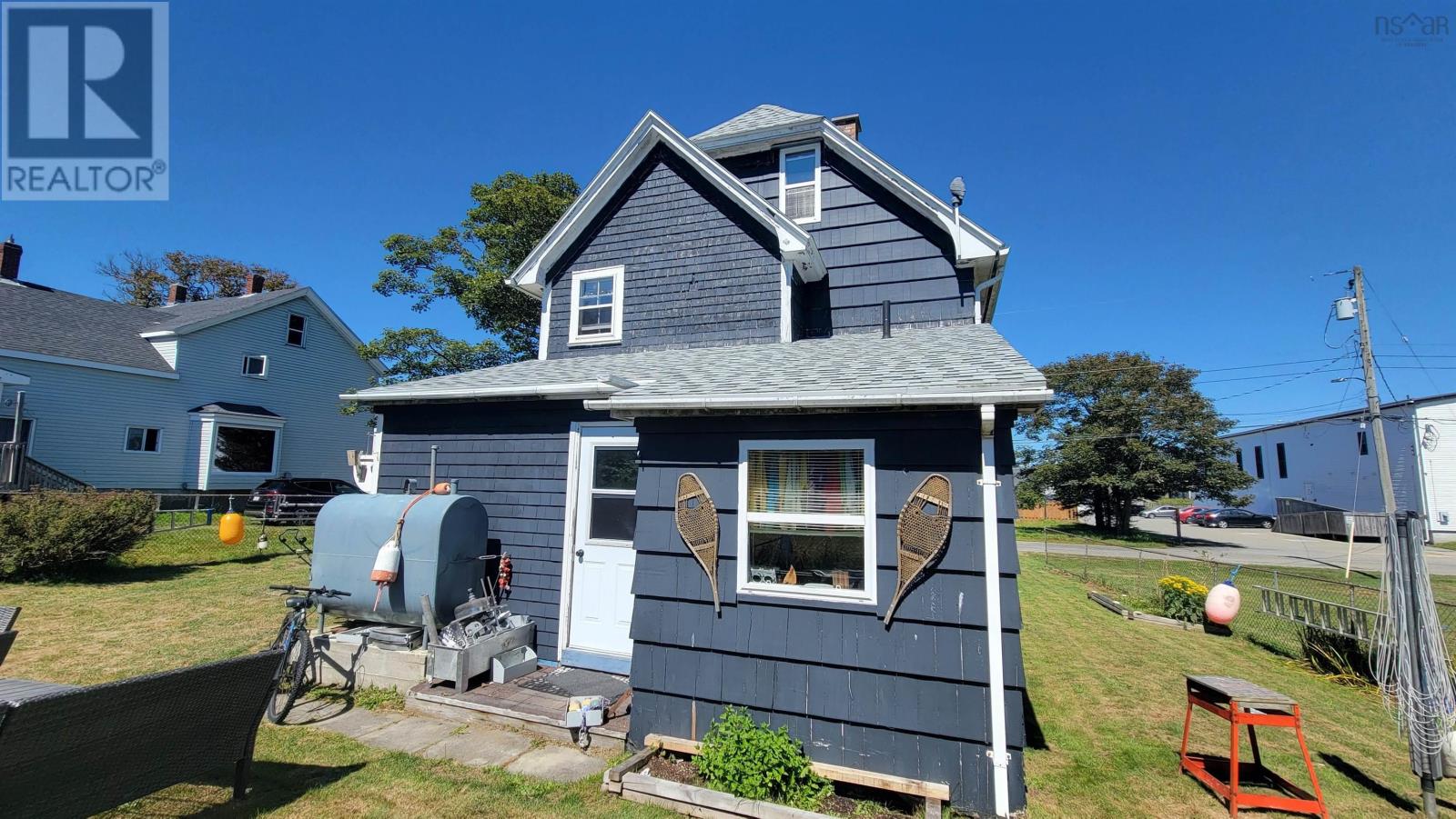 7 Butler Street, Yarmouth, Nova Scotia  B5A 3X7 - Photo 3 - 202521904