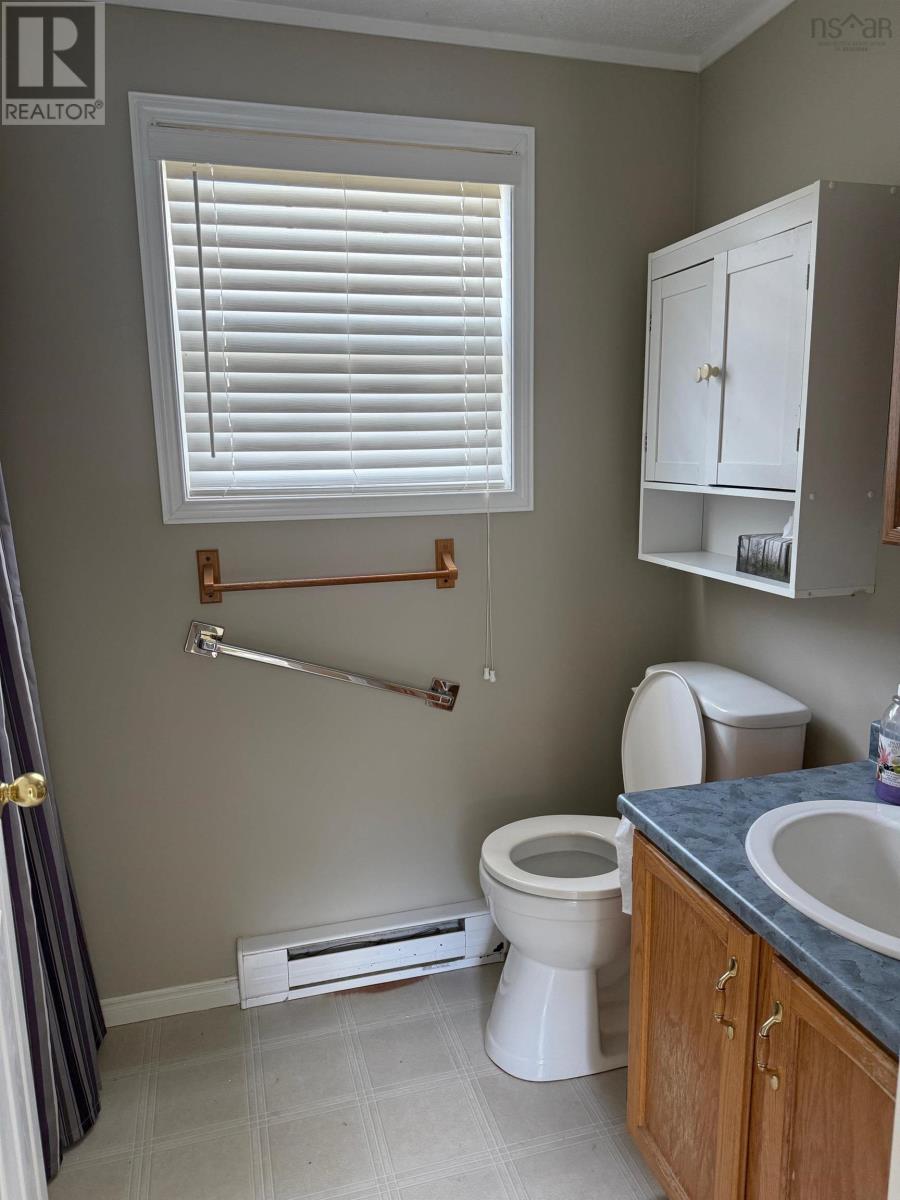 81 Thomson Drive, Bridgewater, Nova Scotia  B4V 4E1 - Photo 8 - 202522134