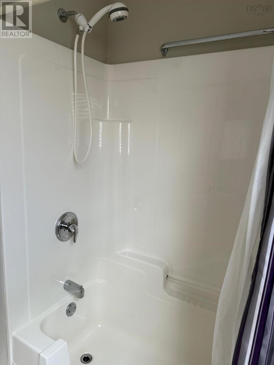 81 Thomson Drive, Bridgewater, Nova Scotia  B4V 4E1 - Photo 9 - 202522134