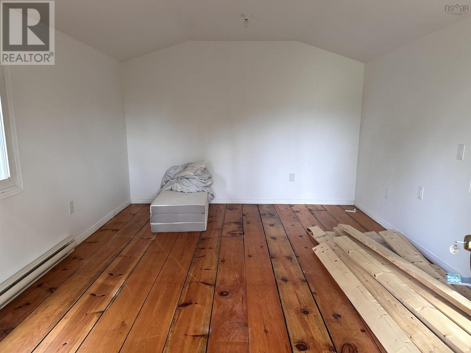 75 Brunswick Street, Liverpool, Nova Scotia  B0T 1K0 - Photo 3 - 202522147