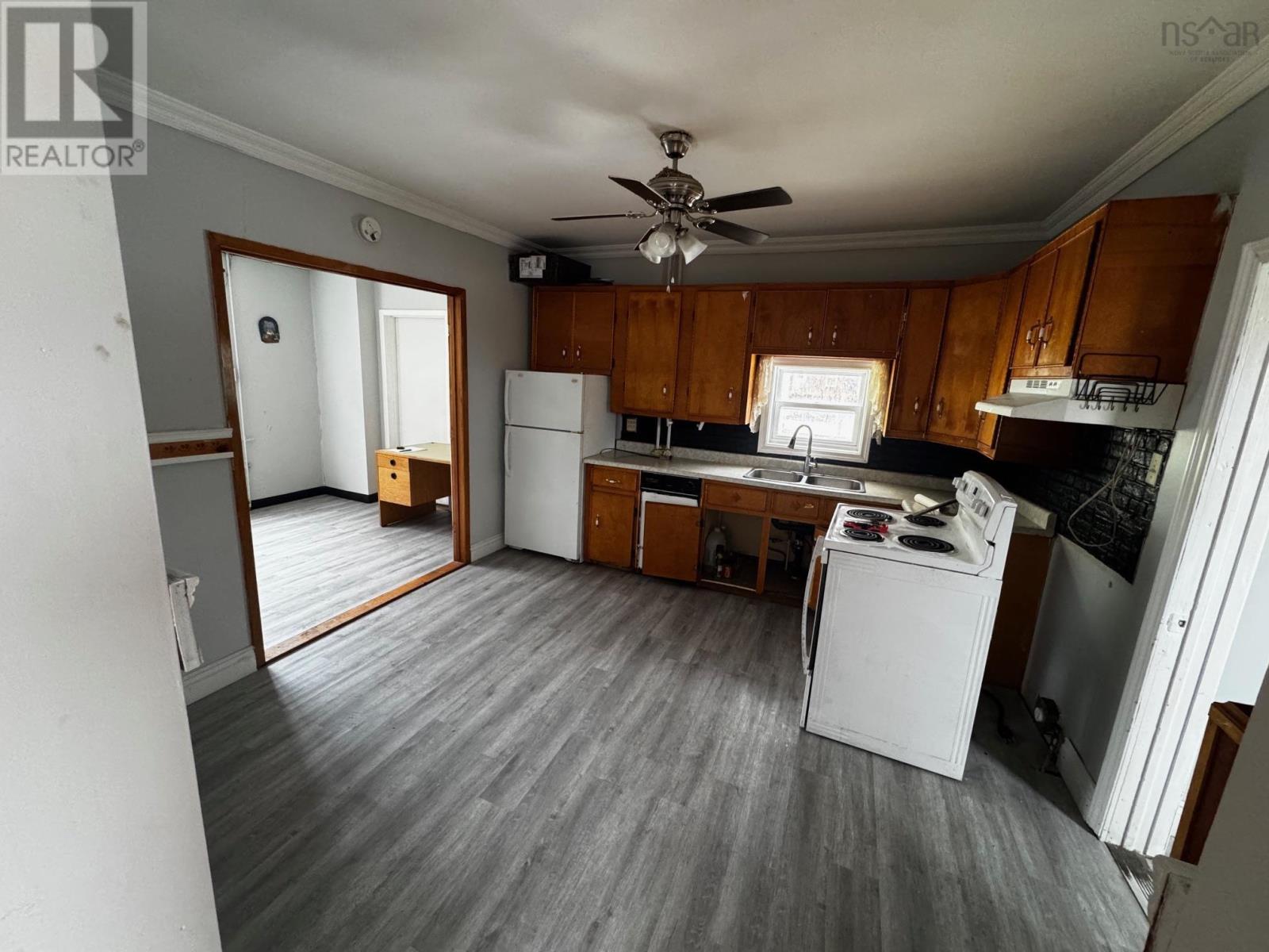 84 Intercolonial Street, Sydney, Nova Scotia  B1P 1S6 - Photo 9 - 202522260