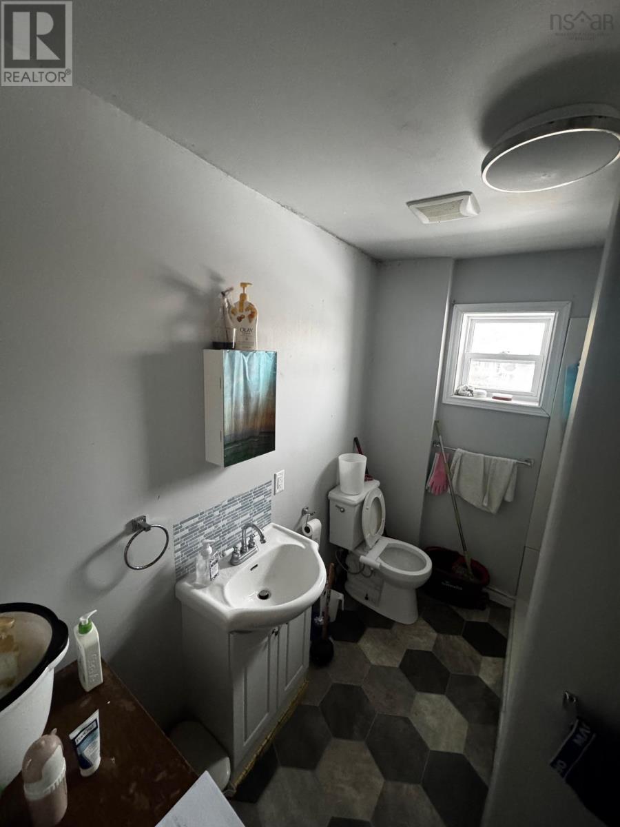 84 Intercolonial Street, Sydney, Nova Scotia  B1P 1S6 - Photo 12 - 202522261