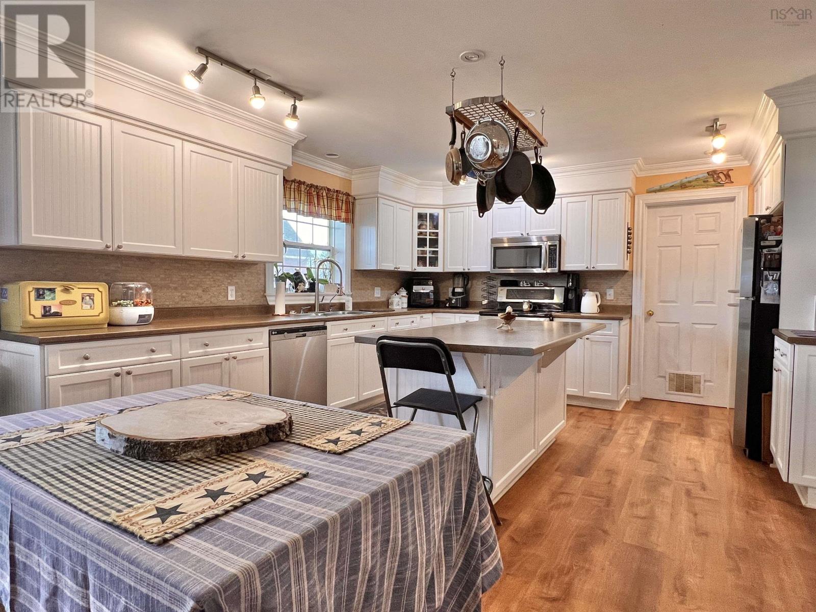 697 Belmont Road, Belmont, Nova Scotia  B0N 2A0 - Photo 10 - 202522749