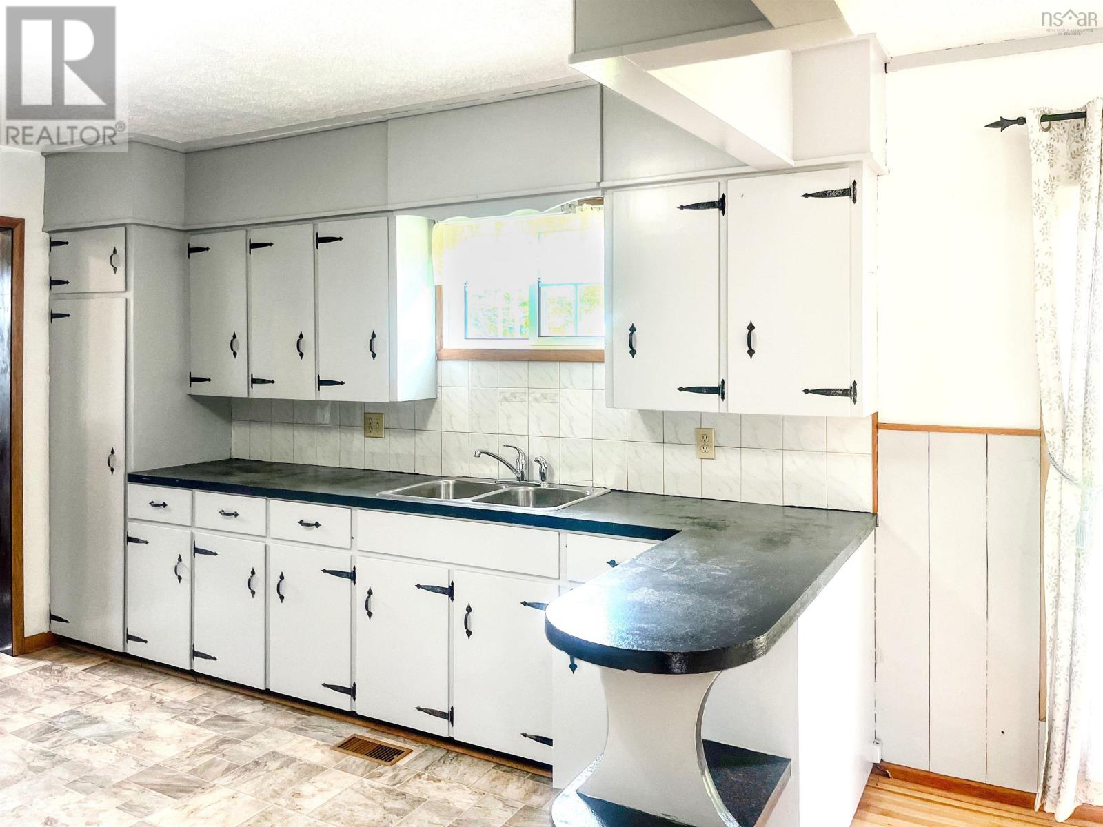 96 Landry Lane, Sampsonville, Nova Scotia  B0E 3B0 - Photo 9 - 202522757