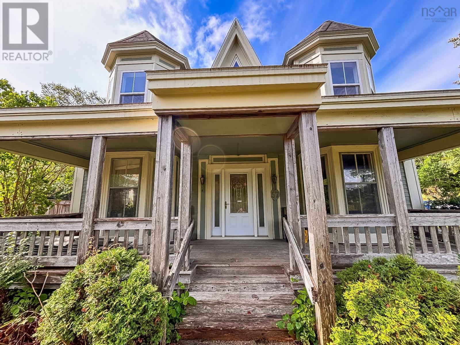 57 King Street, Bridgewater, Nova Scotia  B4V 1A1 - Photo 3 - 202522858