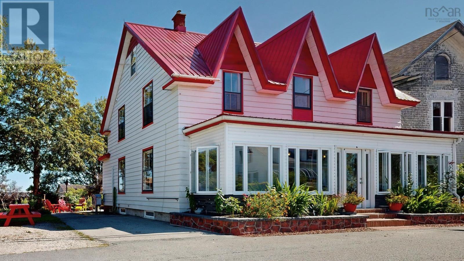 132 Hall Street, Lockeport, Nova Scotia  B0T 1L0 - Photo 2 - 202523052