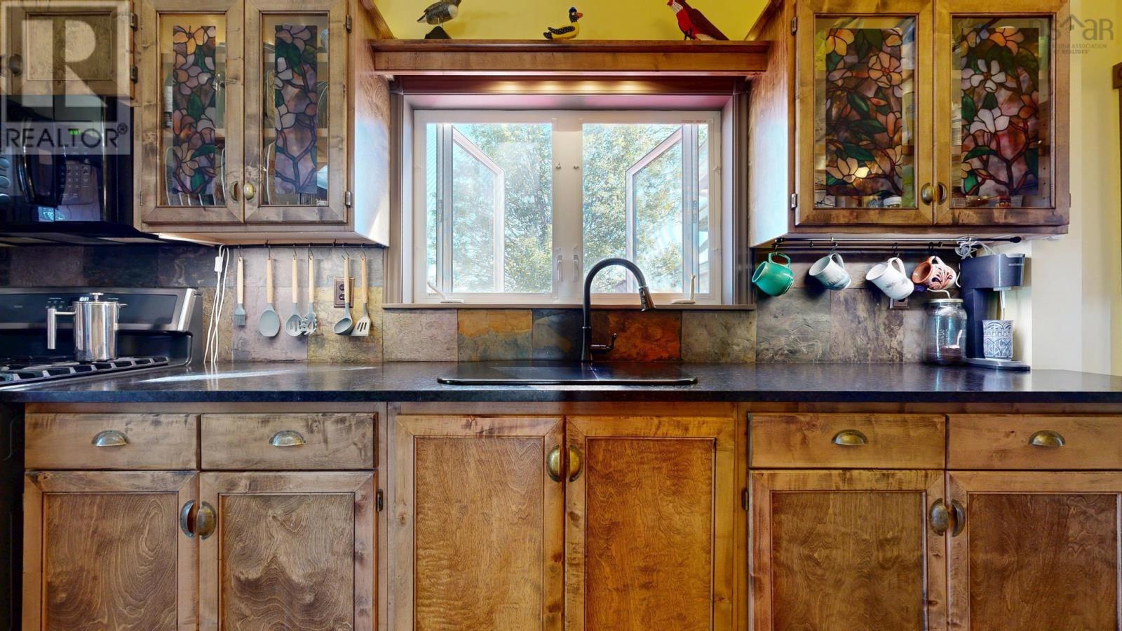 132 Hall Street, Lockeport, Nova Scotia  B0T 1L0 - Photo 9 - 202523052