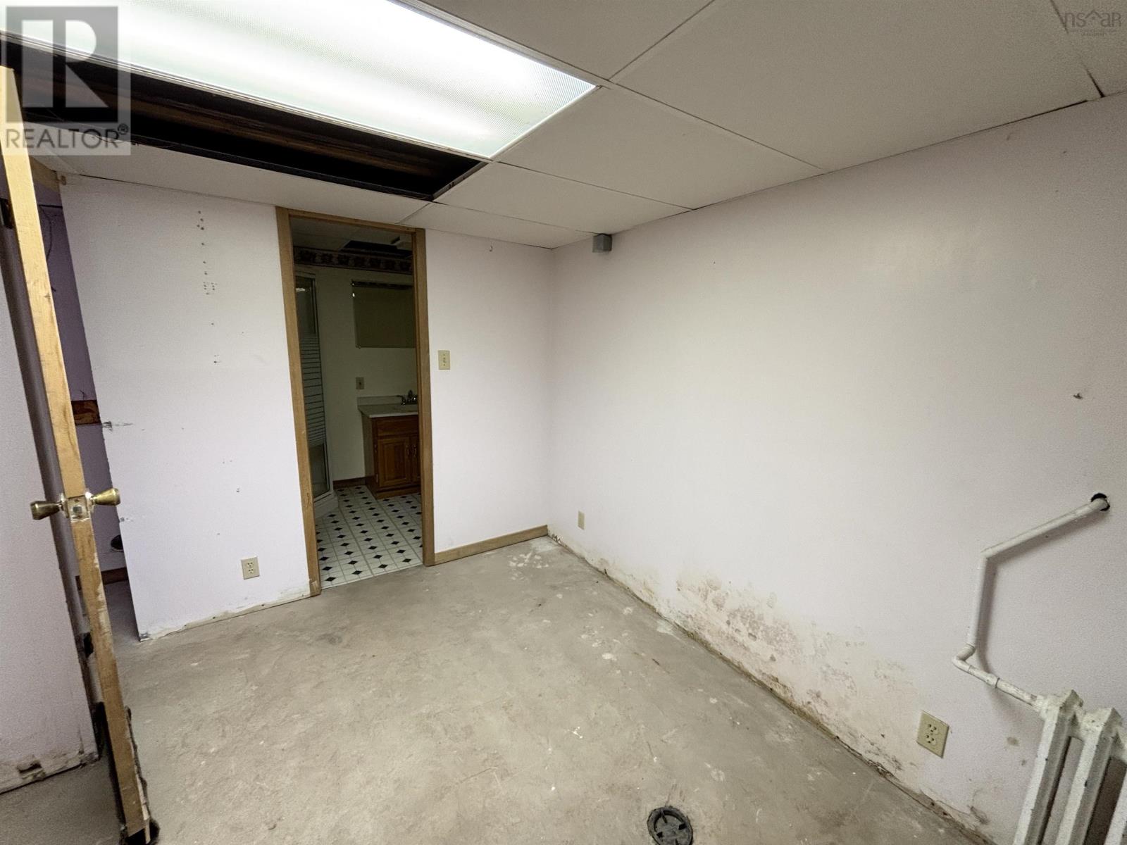 308 Lake Road, Glace Bay, Nova Scotia  B1A 2H1 - Photo 11 - 202523277