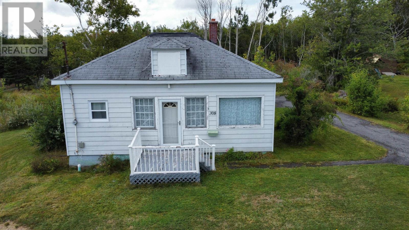 308 Lake Road, Glace Bay, Nova Scotia  B1A 2H1 - Photo 2 - 202523277