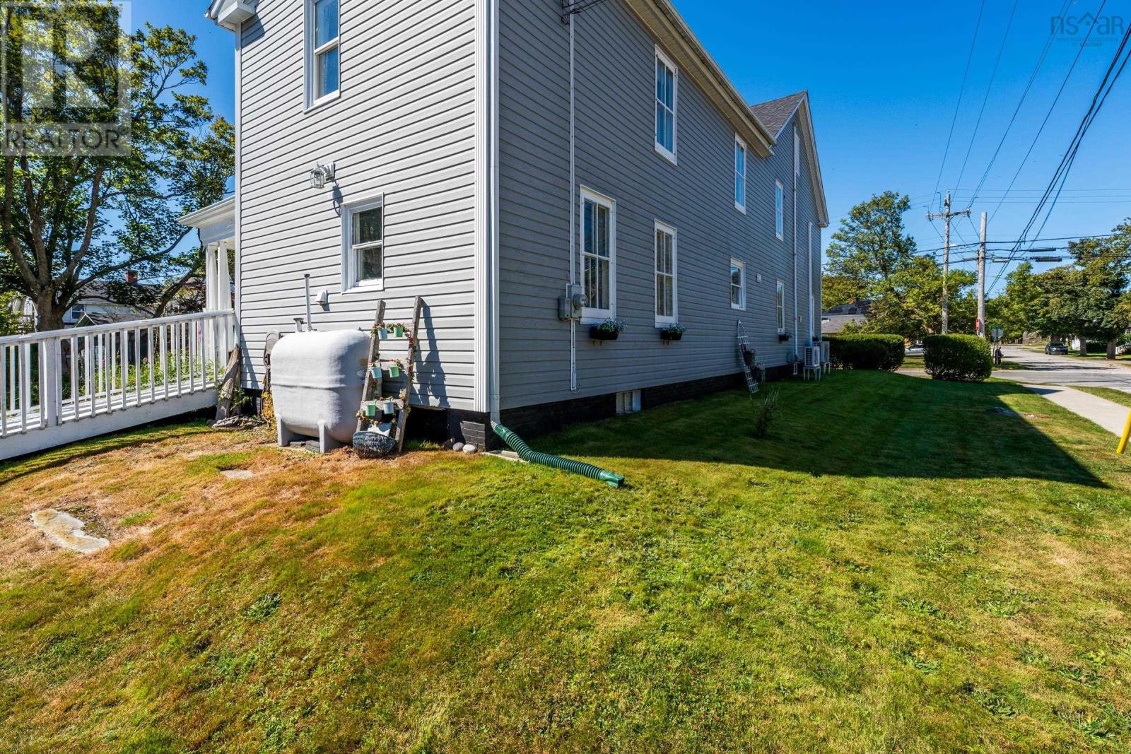15 Brunswick Street, Yarmouth, Nova Scotia  B5A 2E2 - Photo 3 - 202523340