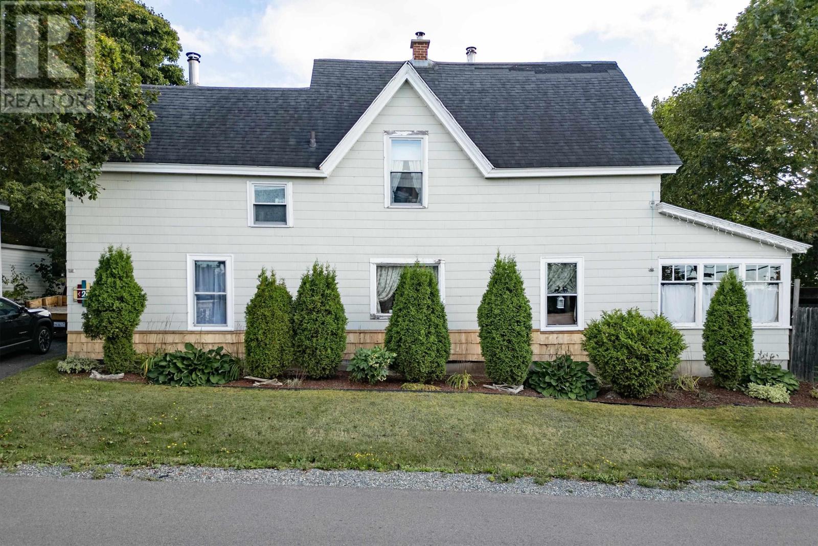 26 Starr Street, Springhill, Nova Scotia  B0M 1X0 - Photo 2 - 202523472