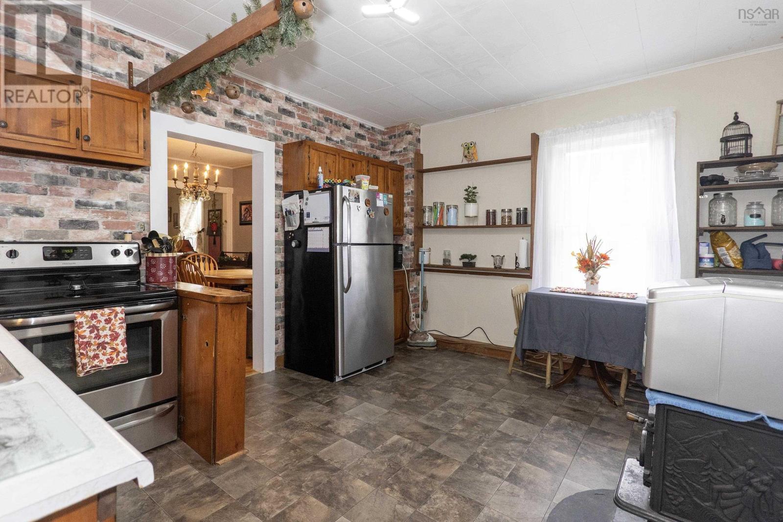 26 Starr Street, Springhill, Nova Scotia  B0M 1X0 - Photo 6 - 202523472