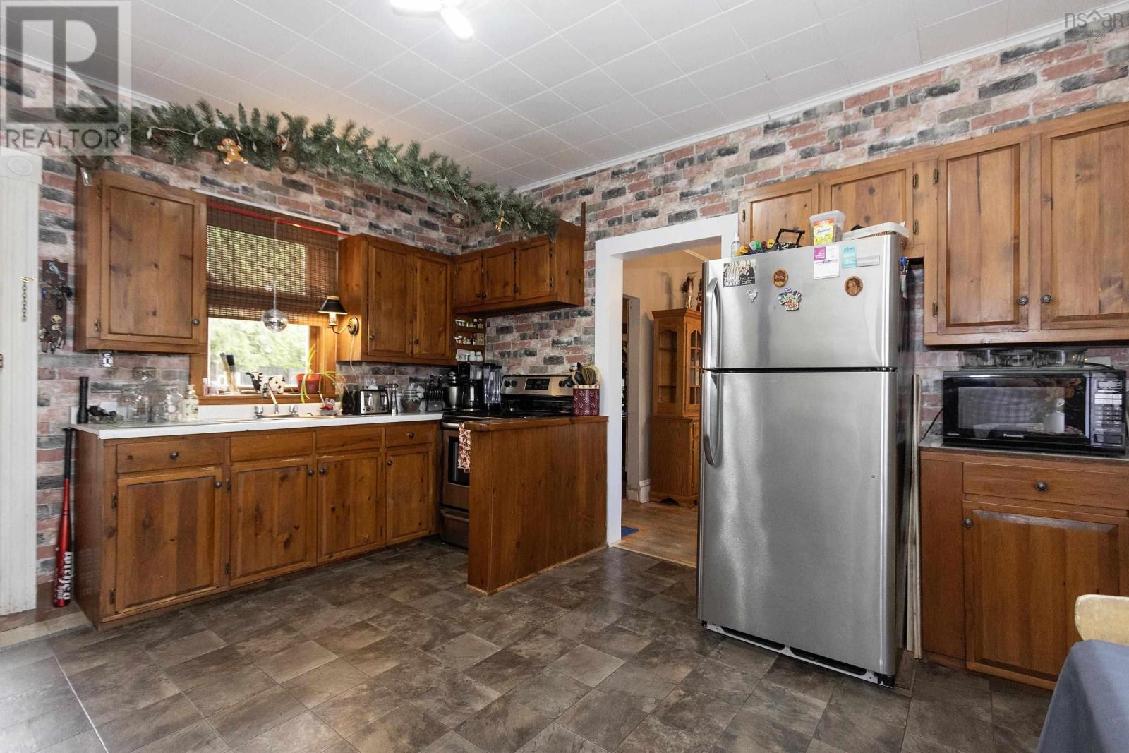 26 Starr Street, Springhill, Nova Scotia  B0M 1X0 - Photo 7 - 202523472