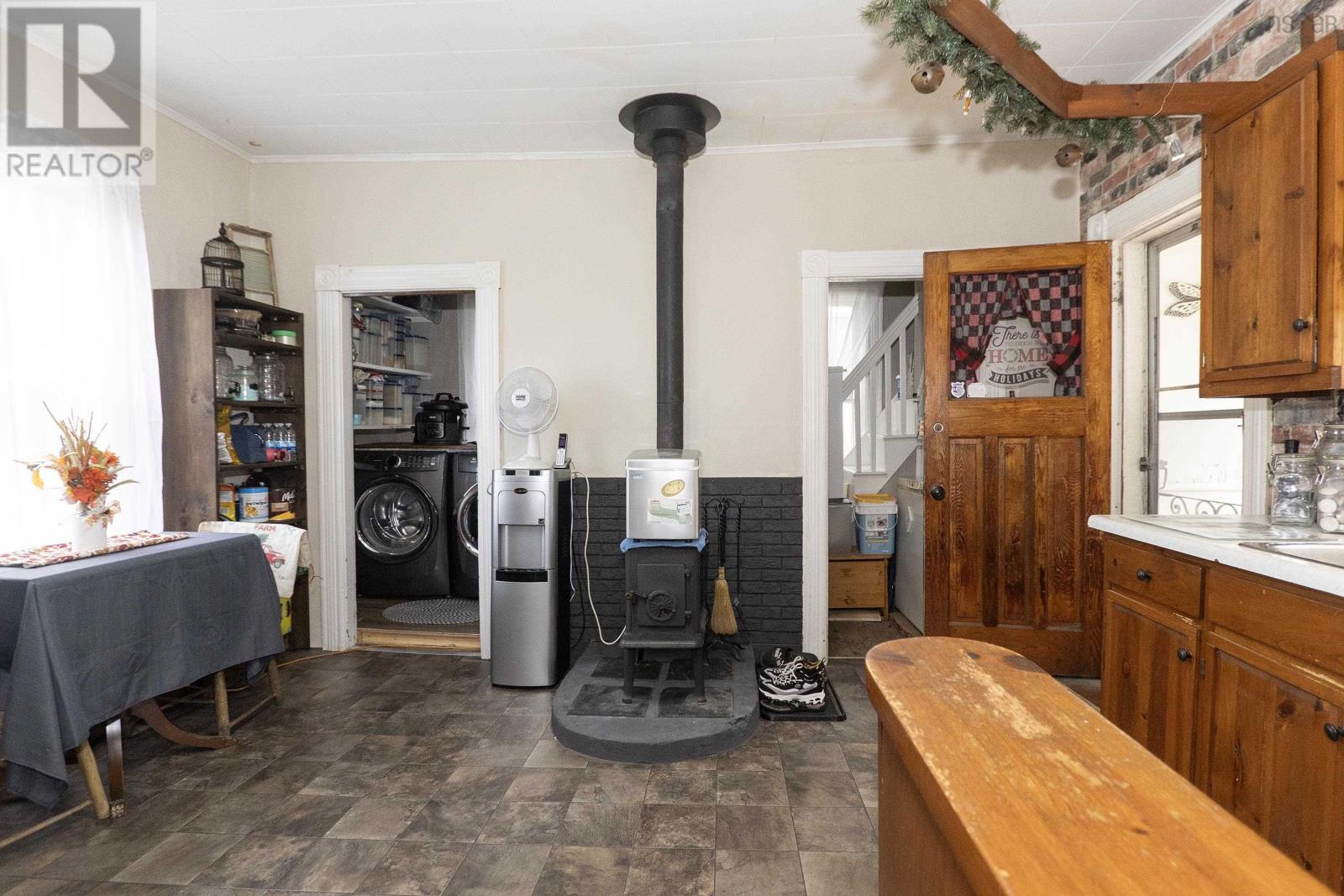 26 Starr Street, Springhill, Nova Scotia  B0M 1X0 - Photo 8 - 202523472