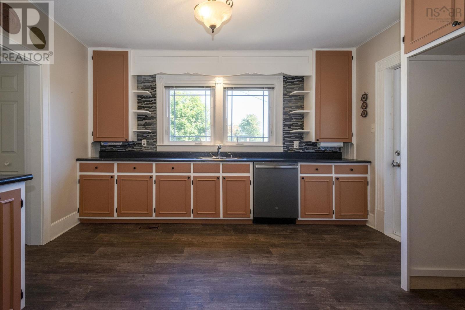 419 Main Street, Middleton, Nova Scotia  B0S 1M0 - Photo 4 - 202523707